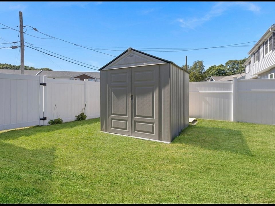 1st image of 54 Country Club Dr
