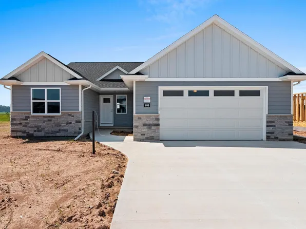464 Emerald Isle Ct, Wrightstown, WI 54180