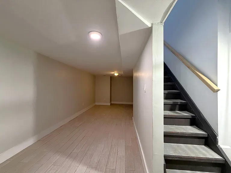 285 Cornelia St #1R — Photo 15
