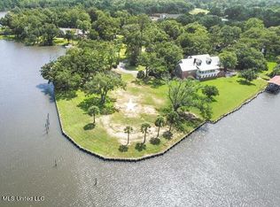 13817 Arbor Cir, Ocean Springs, MS 39564