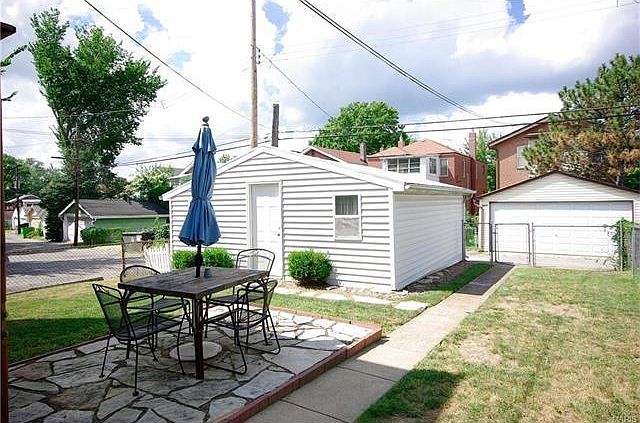 Garage option.