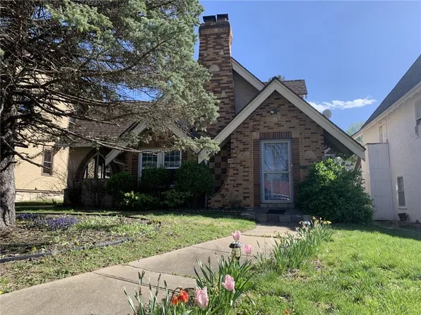 405 E Gregory Blvd, Kansas City, MO 64131