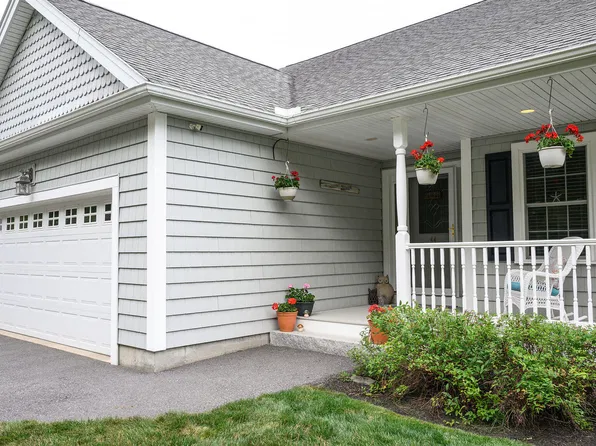 44 Carriage Lane #6, Brunswick, ME 04011