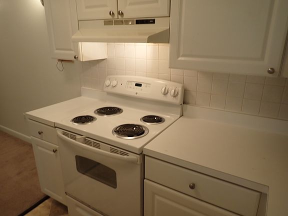 4th image of 51 Jacqueline Rd #1-3