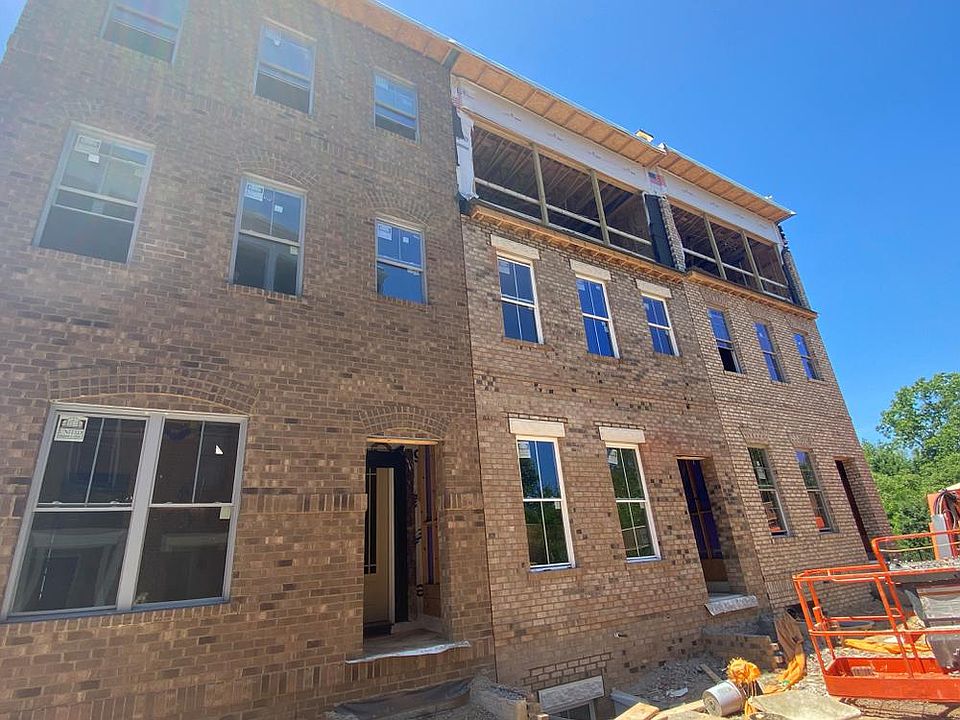 1st image of 372 Bramber Walk #15