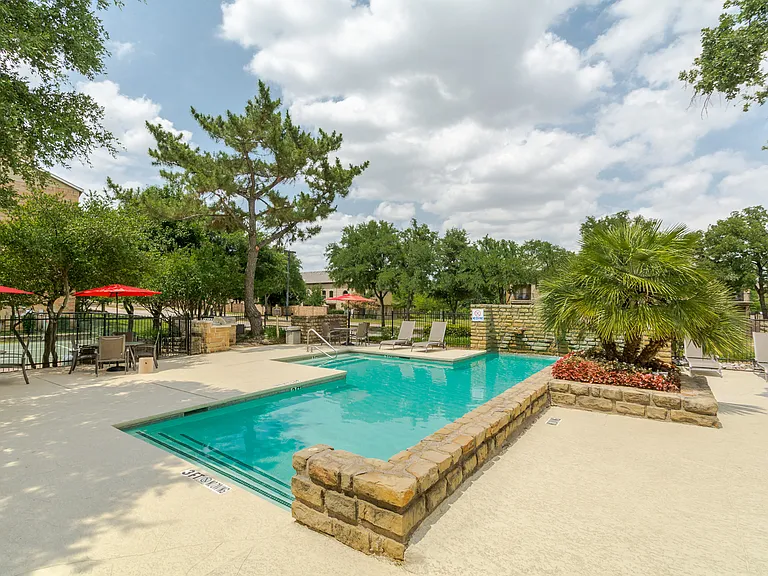 Woodchase Apartments — Photo 8