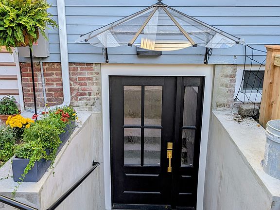 3rd image of 12 Kinnaird St #12A