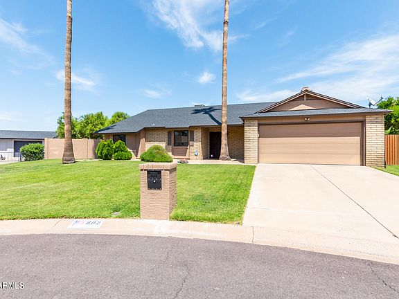 4th image of 802 E Aire Libre Ave