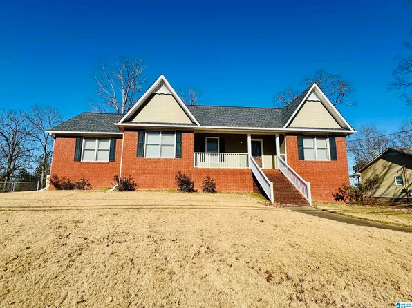 692 Oak Dr E, Trussville, AL 35173