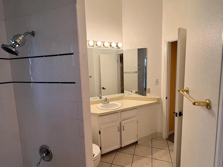 886 London Green Way — Photo 11
