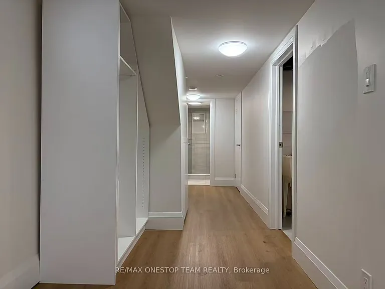 28 Cambrai Ave — Photo 10