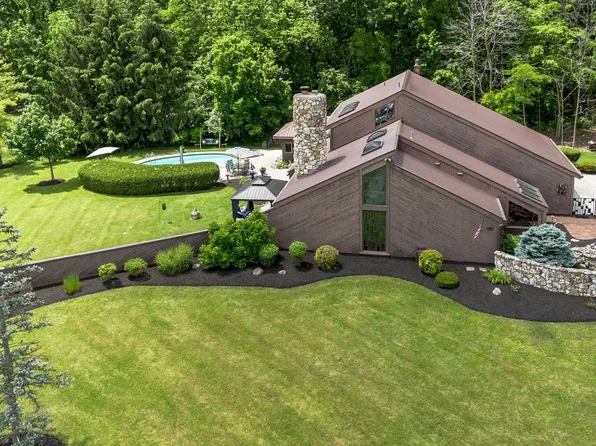 402 Fallen Timbers Trl, Fort Wayne, IN 46825