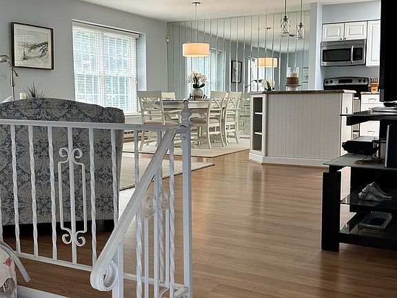 3rd image of 3 Sandy Ln