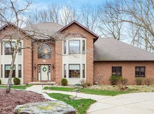 3690 Greenbriar Dr, Zanesville, OH 43701