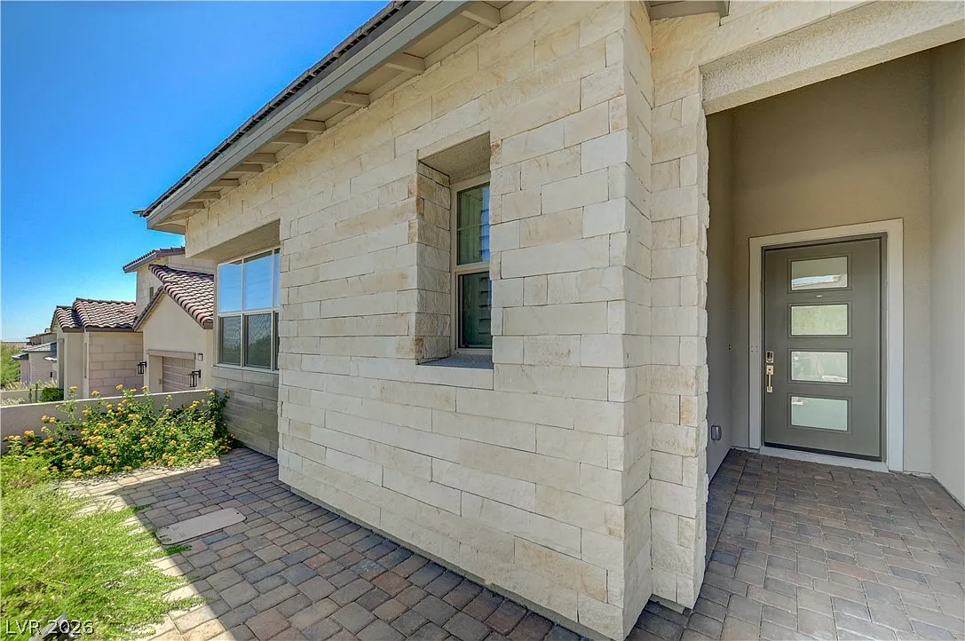 3 bed, 2.5 bath, 2053 sqft, $3,950 — Photo 3