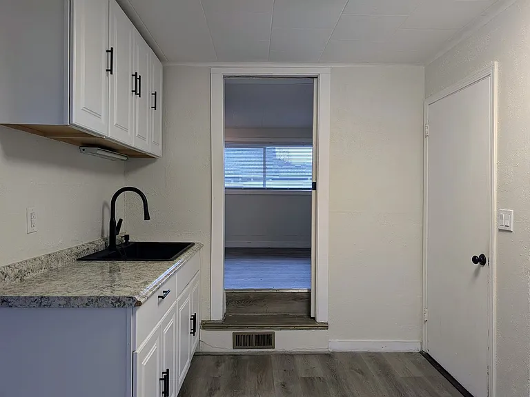330 Roosevelt Ave — Photo 40