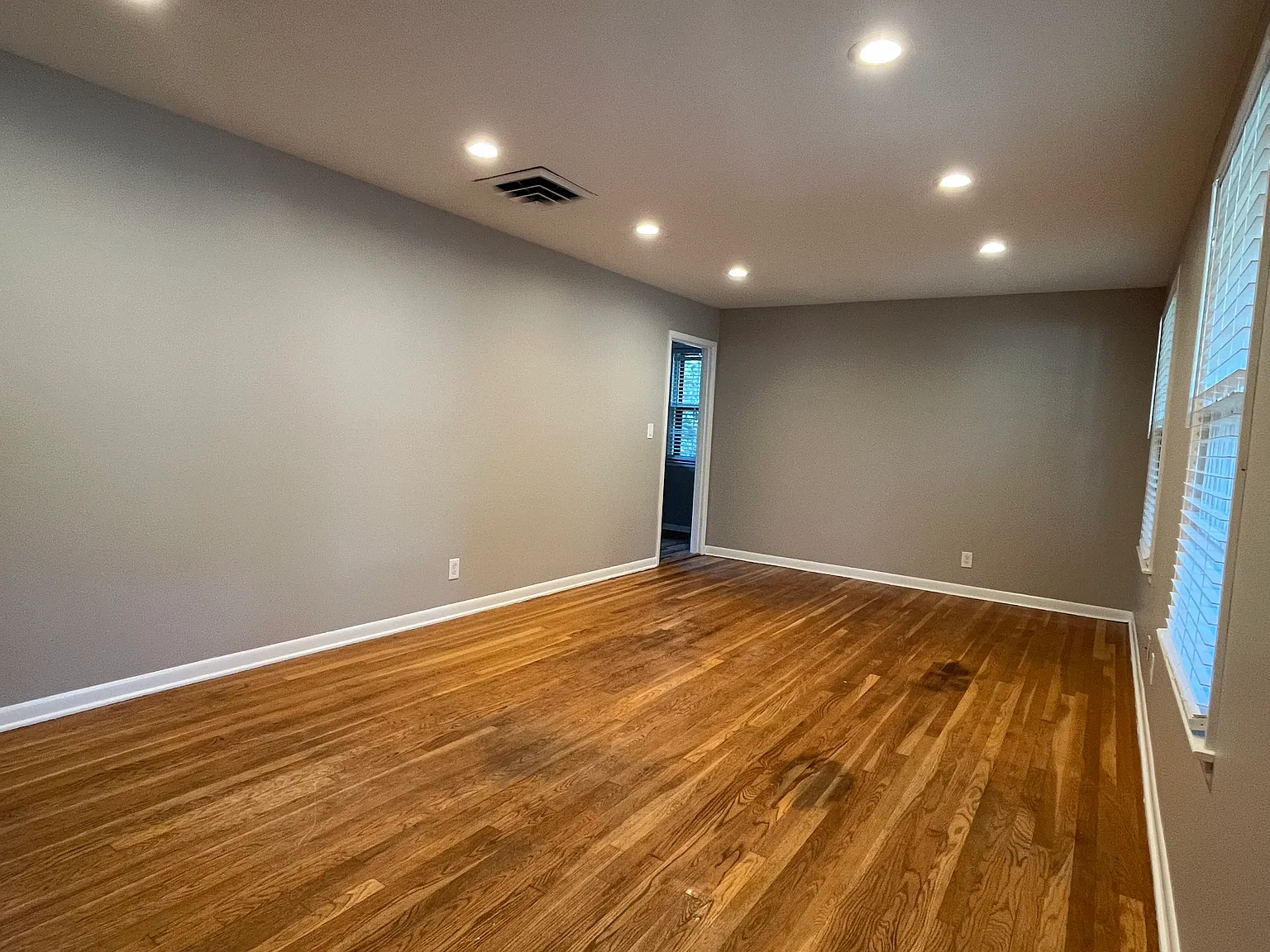 3 bed, 1690 sqft, $2,400 — Photo 4