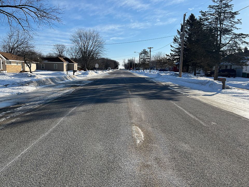 2nd image of 500 Hazel Ave E