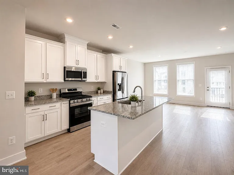 131 Sapphire St — Photo 23