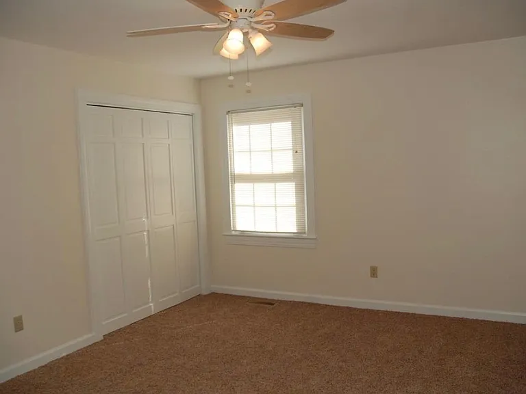 104 Dorchester Ln — Photo 14