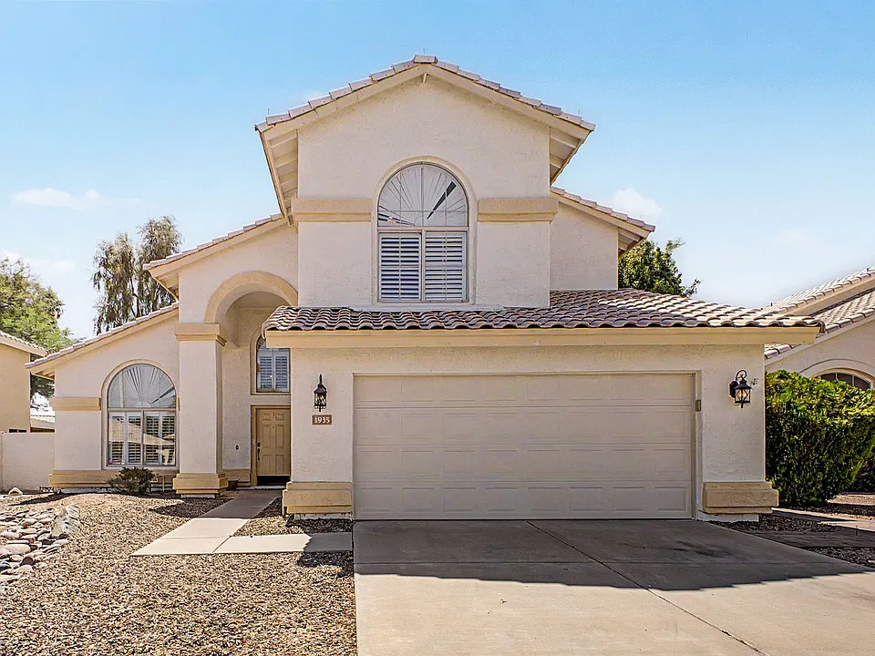 1935 W Mockingbird Dr