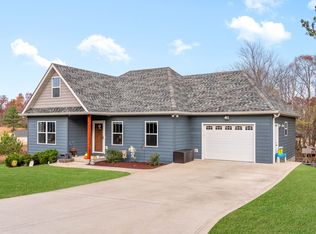 200 Sara Acres Dr, Tennessee Ridge, TN 37178