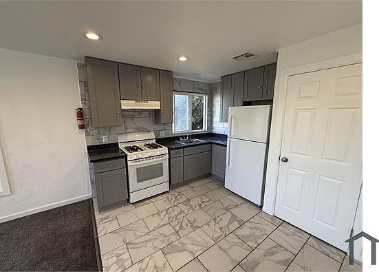 3rd image of 8300 Macarthur Blvd #F