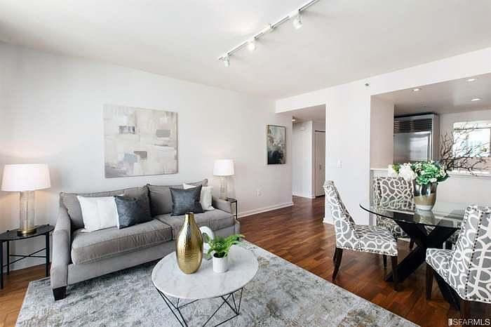 1st image of 907-555 4th St #907