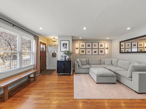 4th image of 245 N Lombard Ave