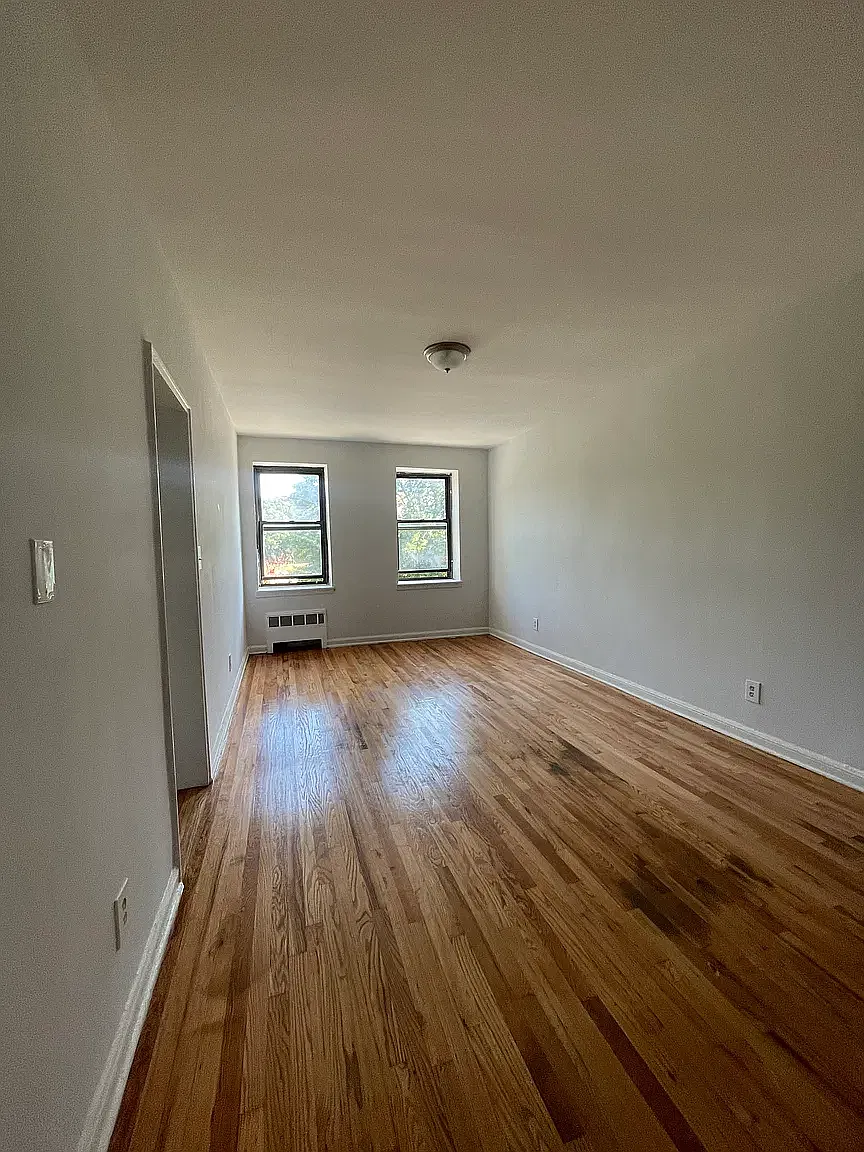 6227 Broadway — Photo 1