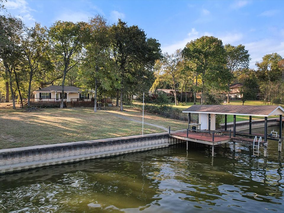 1st image of 140 Knights Cir