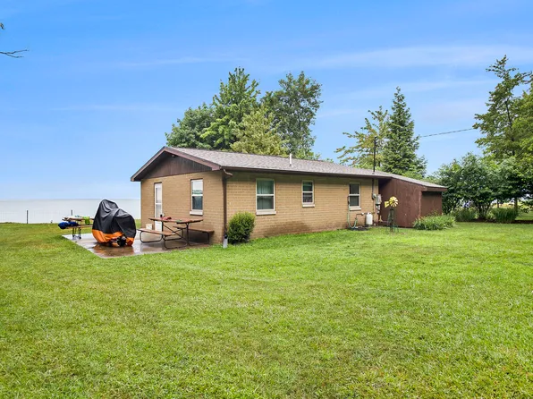 1466 Shore Dr, Fennville, MI 49408