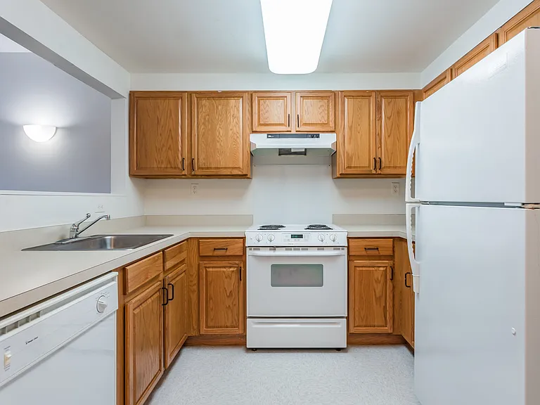 Medford Landing Apartments — Photo 25