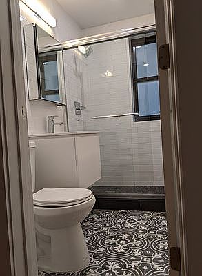 4th image of 10 W 65th St #4BC