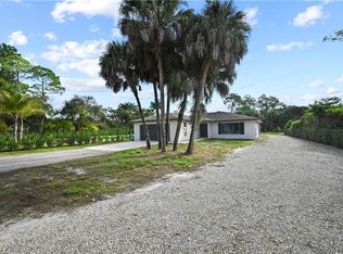 1860 Oakes Blvd, Naples, FL 34119