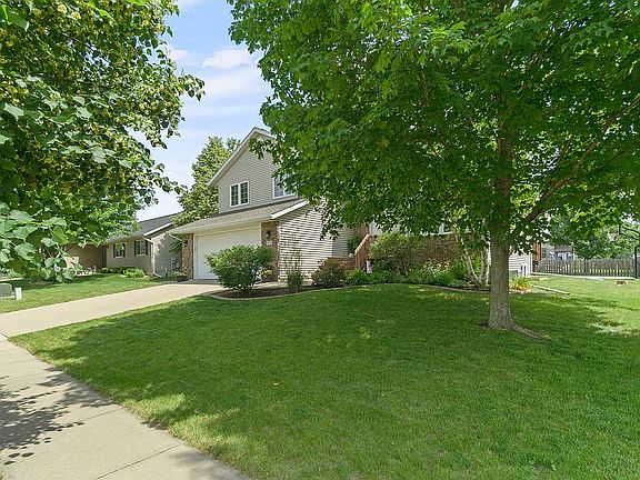 2nd image of 978 Fairview Ln