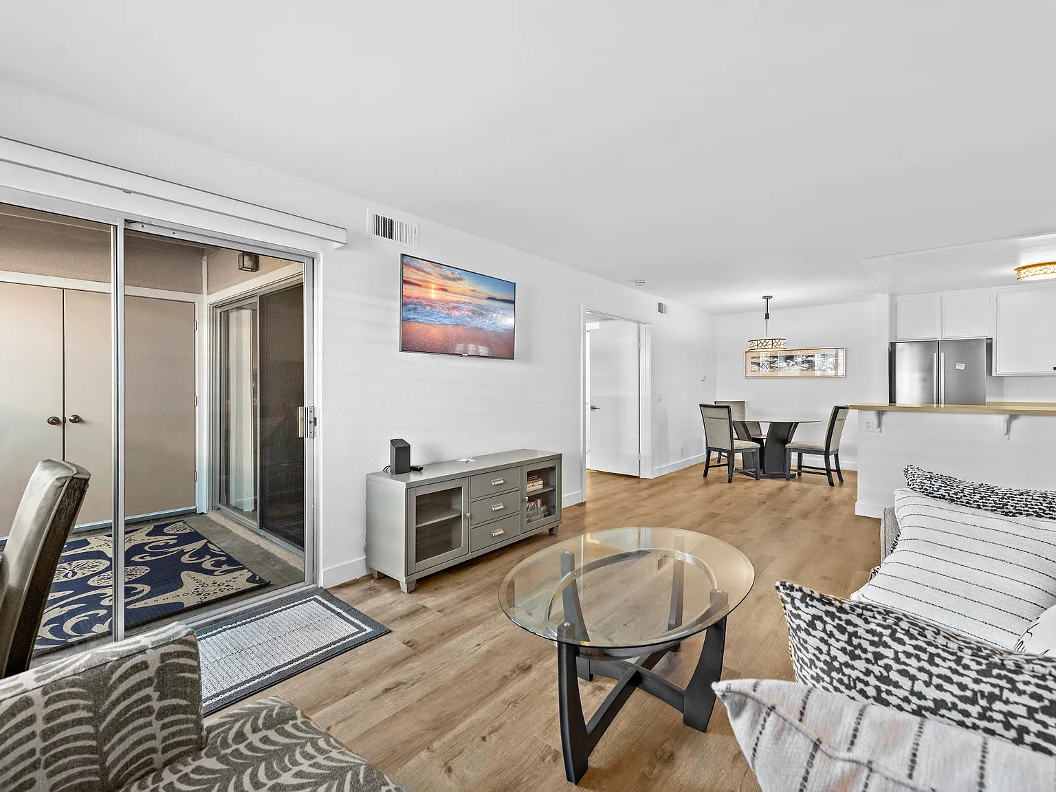 1 bed, 701 sqft, $3,800 — Photo 4