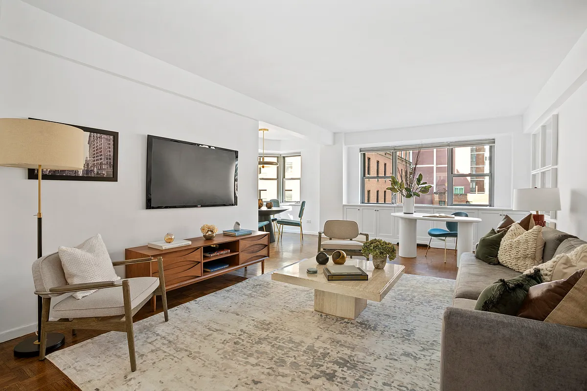 136 East 76th St Unit 11B  