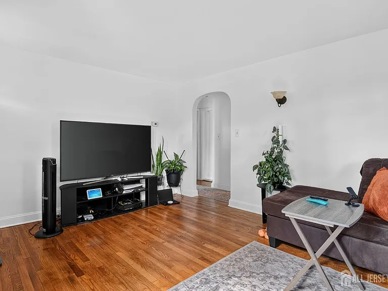41 Westervelt Ave — Photo 5