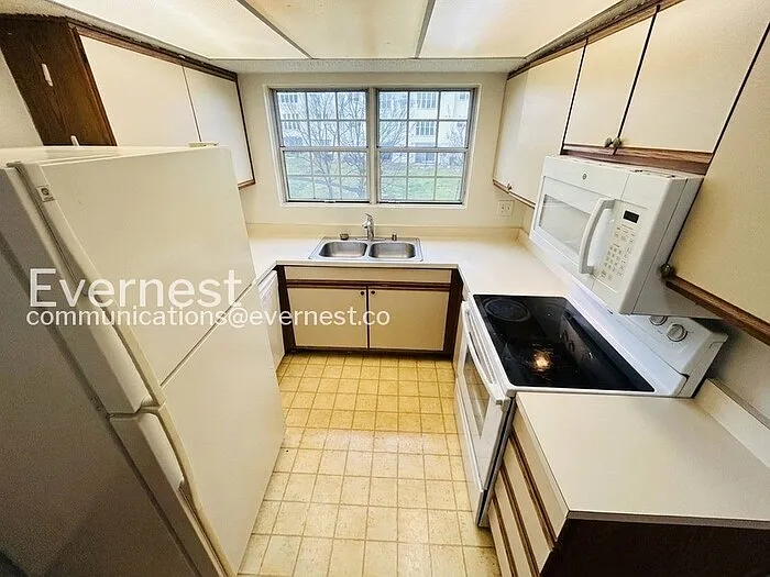 107 Prosperity Ave SE — Photo 2