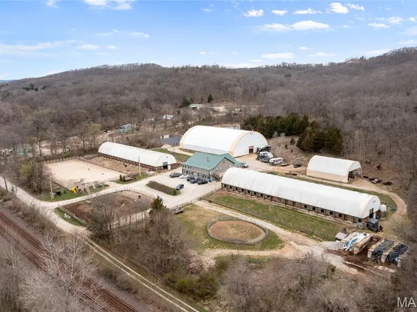 15811 Jedberg Ln, Ballwin, MO 63021