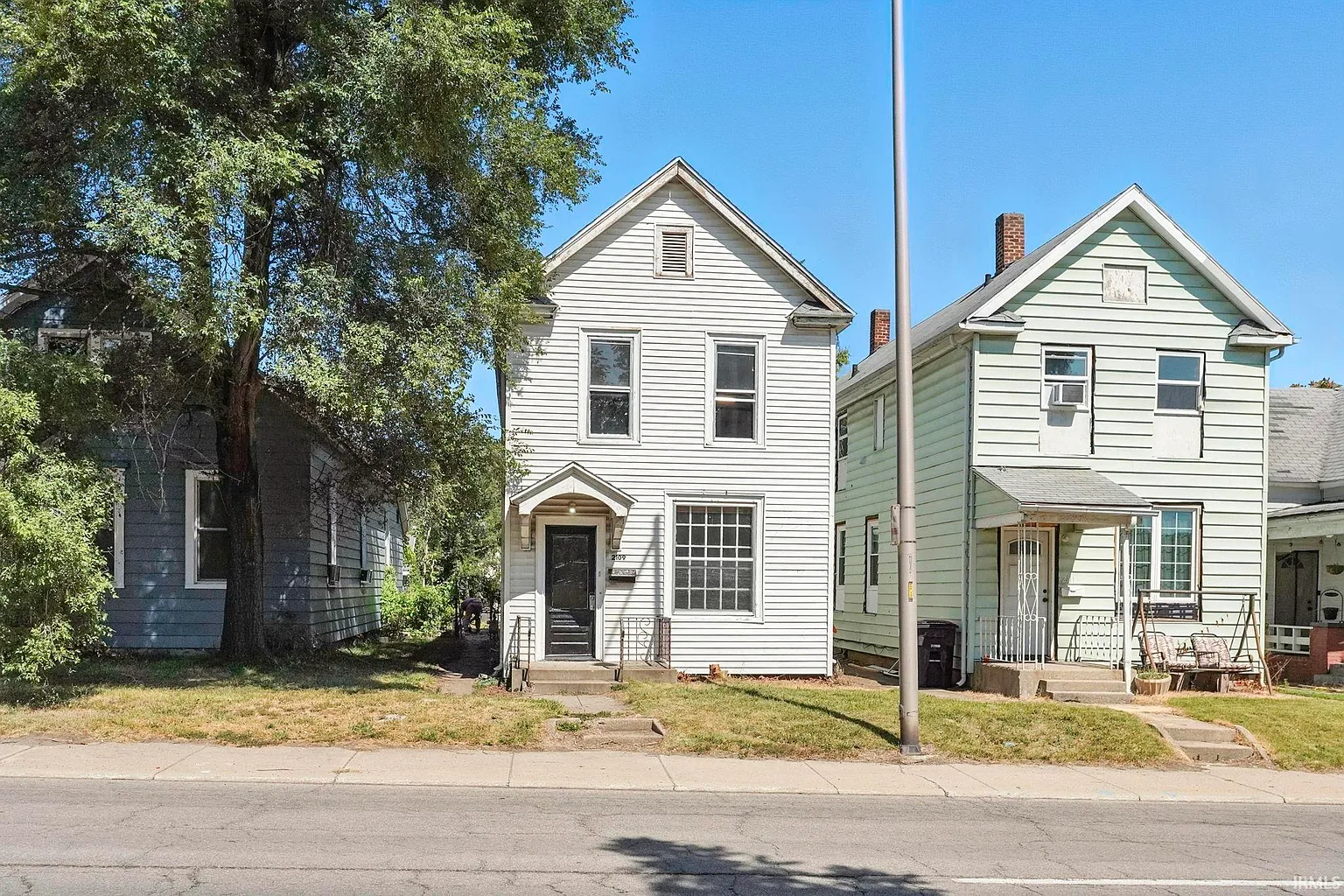 2109 Maumee Ave photo 1