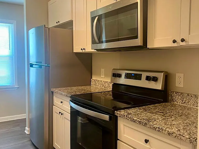 1612 Riverside Trl NE — Photo 3