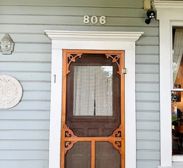 806 E Tacoma Ave — Photo 2