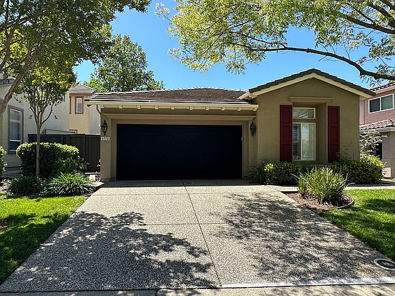 2nd image of 1773 Dunkeld Ln