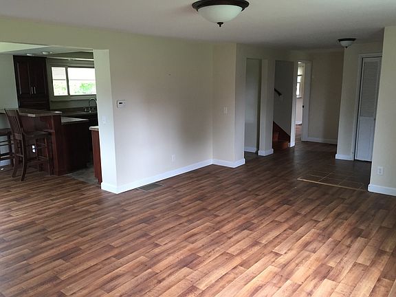 3rd image of 370 McFarland Ln #1