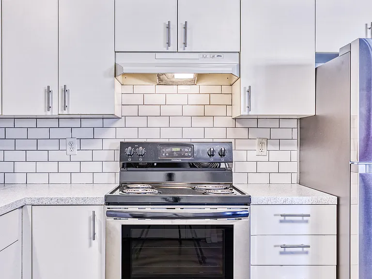 Selkirk Apartments — Photo 11