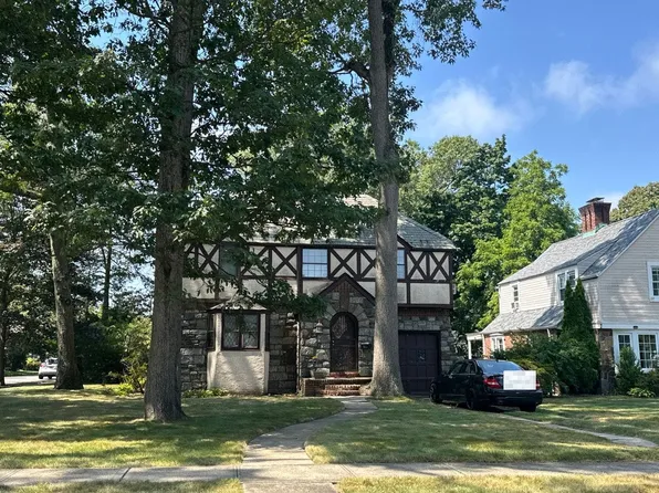 153 Connecticut Ave, Freeport, NY 11520