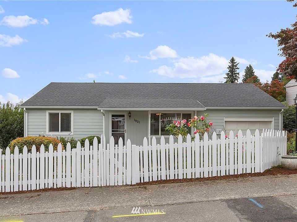 Cut as a button 3 bedroom/1 bath Rambler with white picket fence.