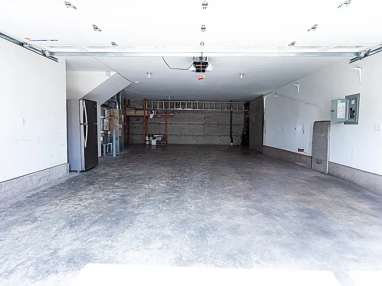 2 Car Tandem Garage, Apx 900 sf